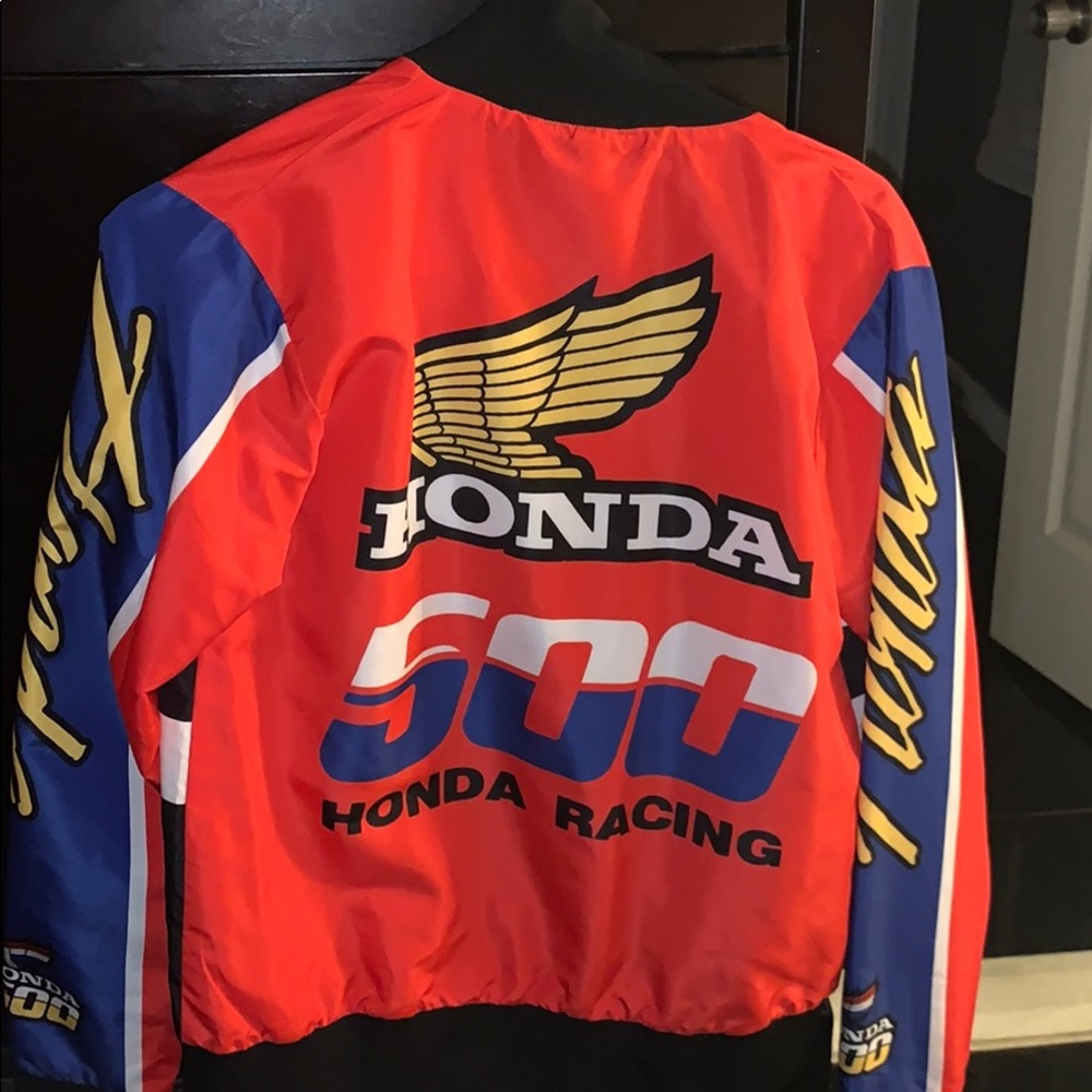 Sporty Zip-up Windbreaker